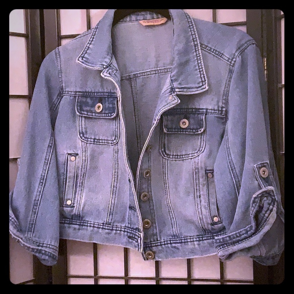 Semi cropped jean jacket